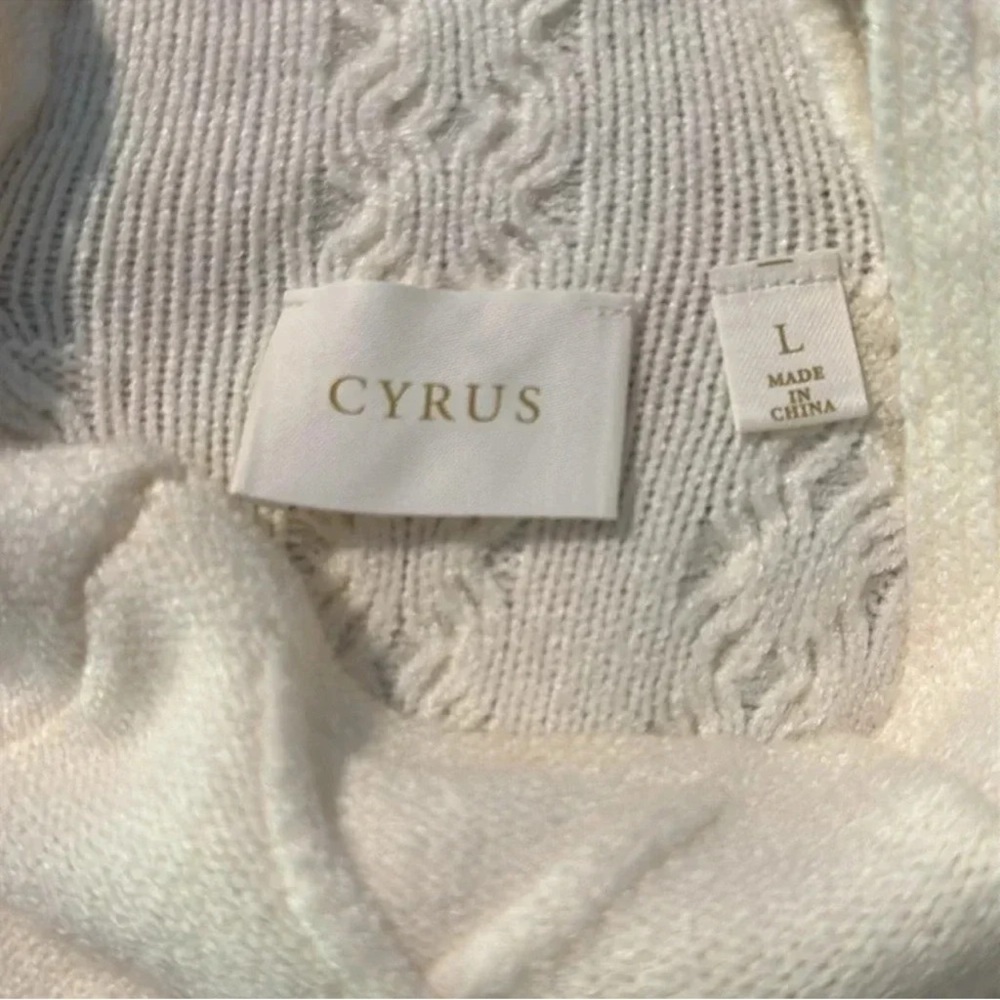 CYRUS Women’s Elegant White Cable Knit SweaterSize Large - Picture 5 of 6